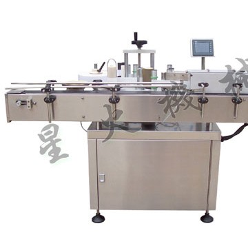 這款醬料自動貼標(biāo)機(jī)自動化非常高，人稱智能型自動貼標(biāo)機(jī)