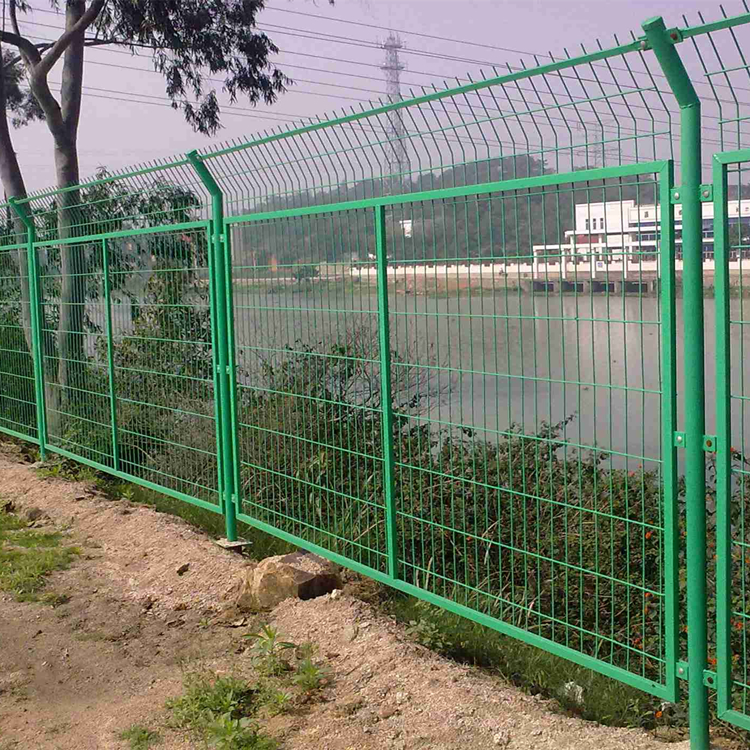 廠家供應高速公路護欄網_現(xiàn)貨規(guī)格齊全_廠家提供安裝
