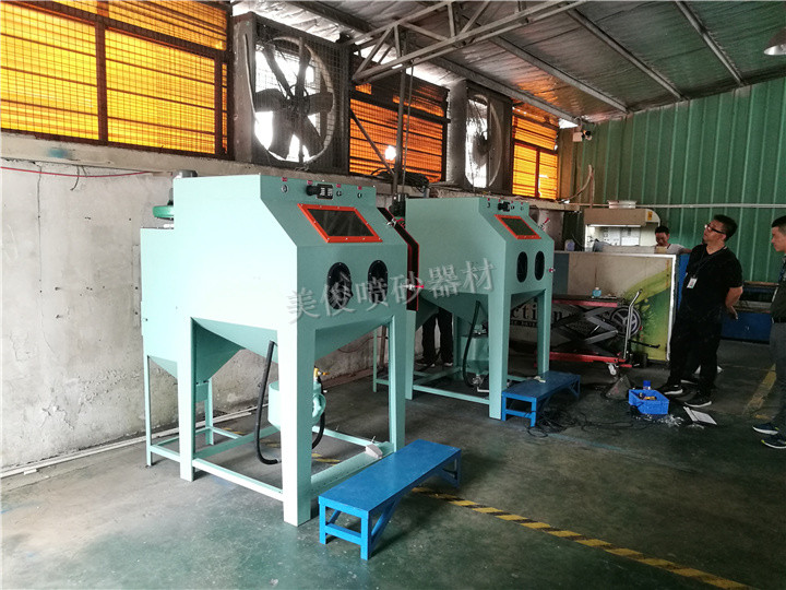 模具噴砂機(jī)，小五金噴砂機(jī)，除銹噴砂機(jī)