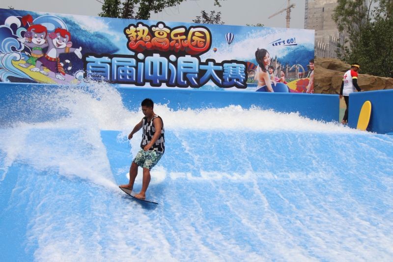 人工模擬滑板沖浪體驗設(shè)備，水上沖浪策劃